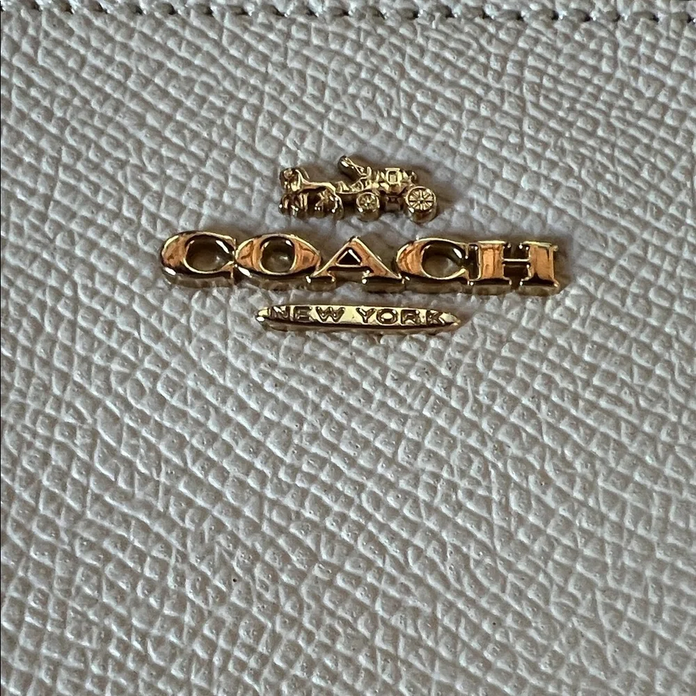 Coach Cream Off-white Ivory Wristlet with Gold Logo - Picture 2 of 7